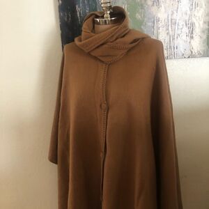 Leo Peressi 100% Alpaca Poncho Cape Attached Scarf Tan One Size